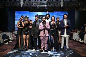 Manoj Kushwaha show stopper bipasha